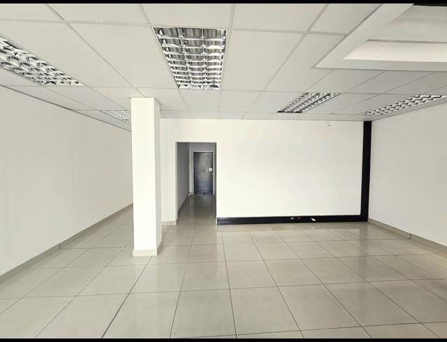 866M² WAREHOUSE TO LET IN NORTH RIDING